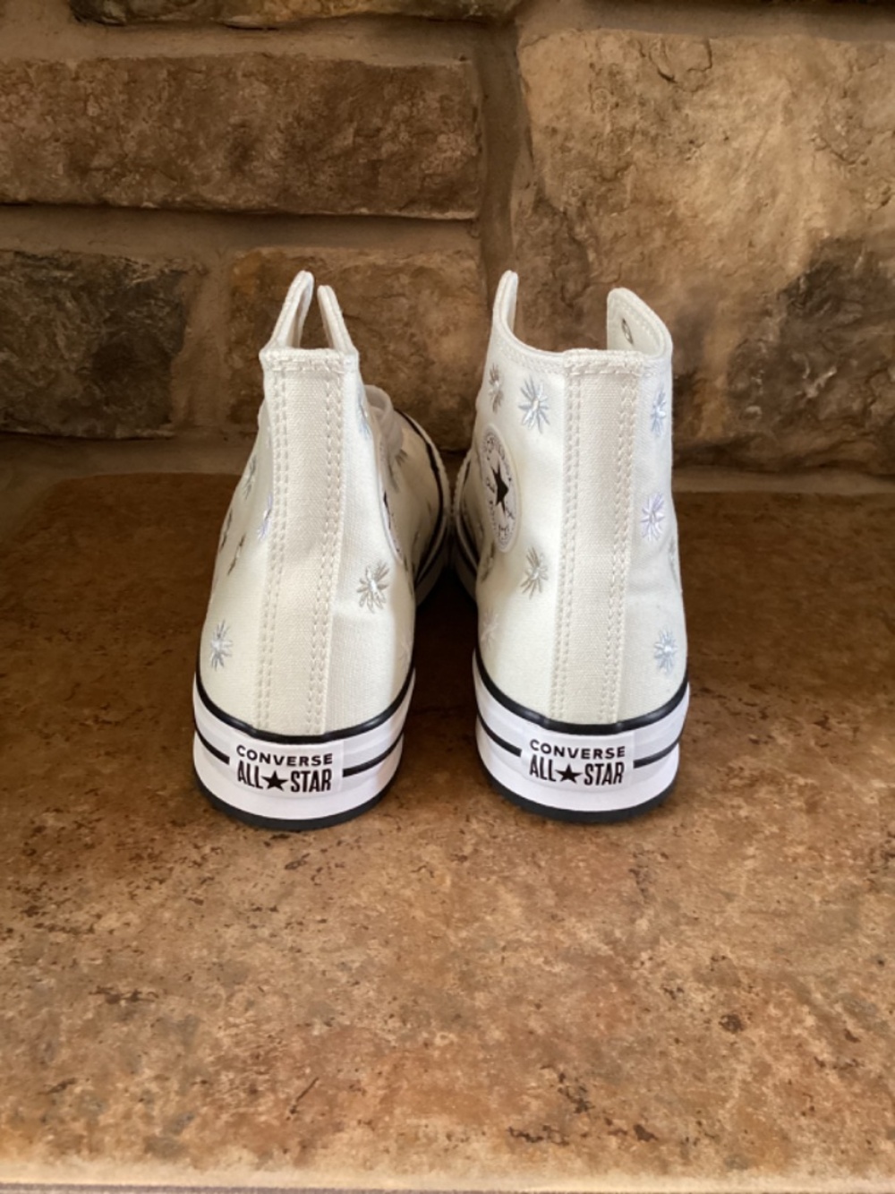 Converse Chuck Taylor Kids Size 5 High Top Cream Yellow Embroidered Flowers NIB - Picture 7 of 8